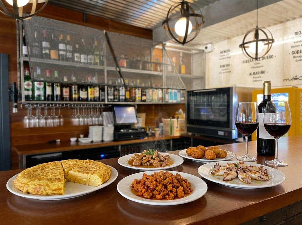 Tapas y raciones servidas en nuestra tapería en Ferrol